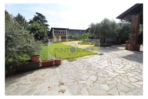 Borghetto Lodigiano. Casale con 4 abitazioni e terreno in vendita. Riferimento 392 (11)