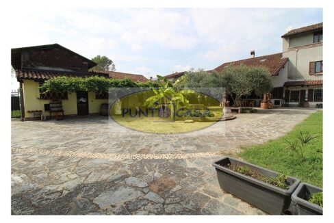 Borghetto Lodigiano. Casale con 4 abitazioni e terreno in vendita. Riferimento 392 (2)
