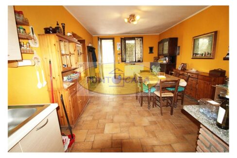 Borghetto Lodigiano. Casale con 4 abitazioni e terreno in vendita. Riferimento 392 (20)