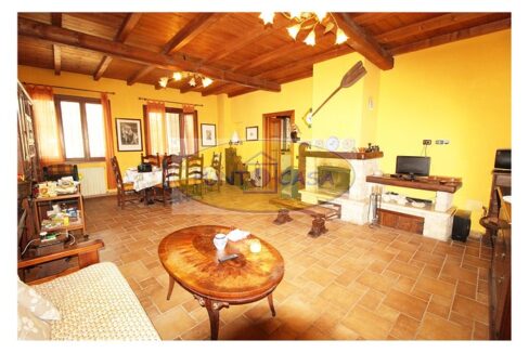 Borghetto Lodigiano. Casale con 4 abitazioni e terreno in vendita. Riferimento 392 (22)