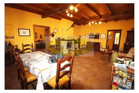 Borghetto Lodigiano. Casale con 4 abitazioni e terreno in vendita. Riferimento 392 (23)