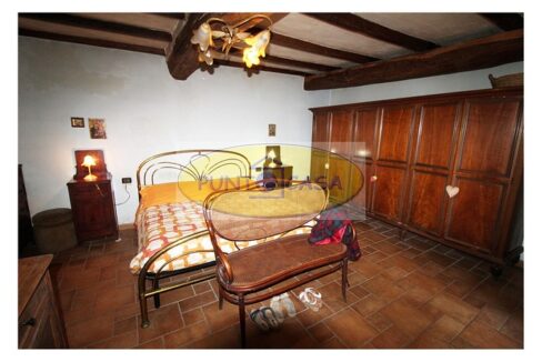 Borghetto Lodigiano. Casale con 4 abitazioni e terreno in vendita. Riferimento 392 (25)