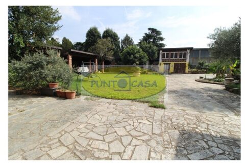 Borghetto Lodigiano. Casale con 4 abitazioni e terreno in vendita. Riferimento 392 (3)