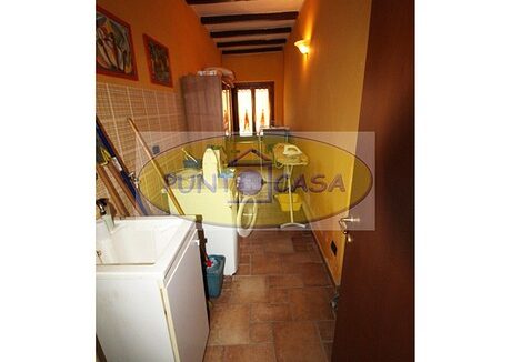 Borghetto Lodigiano. Casale con 4 abitazioni e terreno in vendita. Riferimento 392 (30)