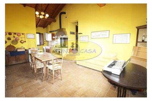 Borghetto Lodigiano. Casale con 4 abitazioni e terreno in vendita. Riferimento 392 (34)