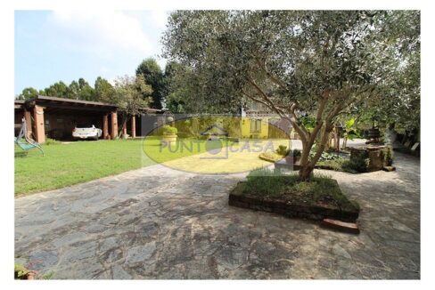 Borghetto Lodigiano. Casale con 4 abitazioni e terreno in vendita. Riferimento 392 (4)