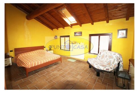 Borghetto Lodigiano. Casale con 4 abitazioni e terreno in vendita. Riferimento 392 (42)