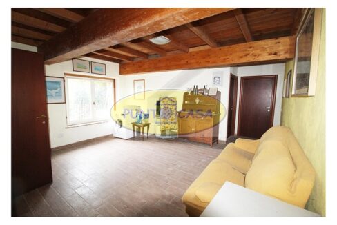 Borghetto Lodigiano. Casale con 4 abitazioni e terreno in vendita. Riferimento 392 (45)