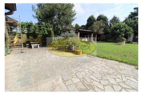 Borghetto Lodigiano. Casale con 4 abitazioni e terreno in vendita. Riferimento 392 (5)