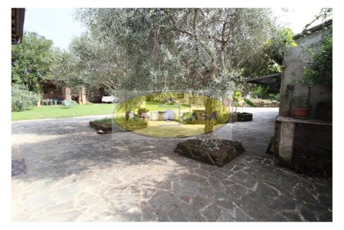 Borghetto Lodigiano. Casale con 4 abitazioni e terreno in vendita. Riferimento 392 (6)