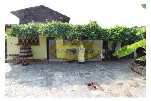 Borghetto Lodigiano. Casale con 4 abitazioni e terreno in vendita. Riferimento 392 (8)