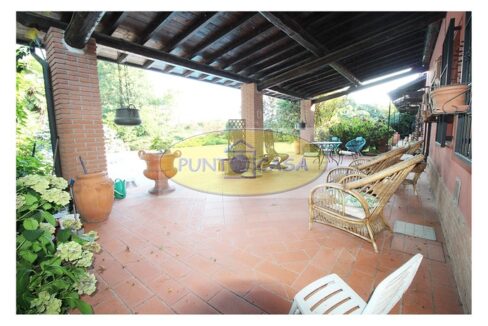 Borghetto Lodigiano. Vendesi casale con piscina e terreno. Riferimento 389 (18)