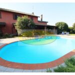 Casale con piscina in vendita