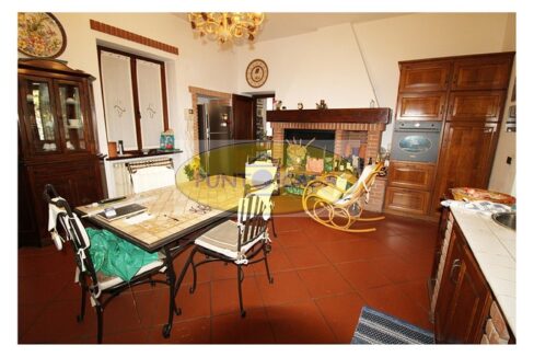 Borghetto Lodigiano. Vendesi casale con piscina e terreno. Riferimento 389 (33)