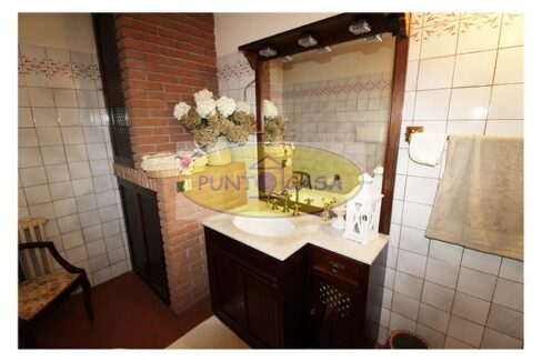 Borghetto Lodigiano. Vendesi casale con piscina e terreno. Riferimento 389 (38)