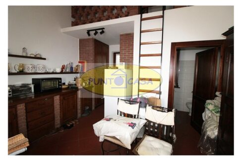 Borghetto Lodigiano. Vendesi casale con piscina e terreno. Riferimento 389 (43)