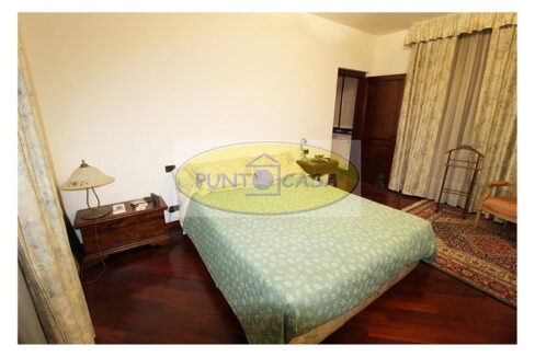 Borghetto Lodigiano. Vendesi casale con piscina e terreno. Riferimento 389 (46)