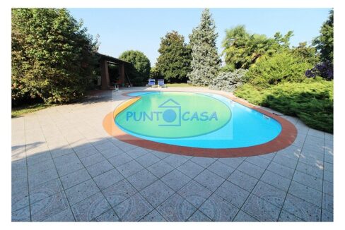 Borghetto Lodigiano. Vendesi casale con piscina e terreno. Riferimento 389 (5)