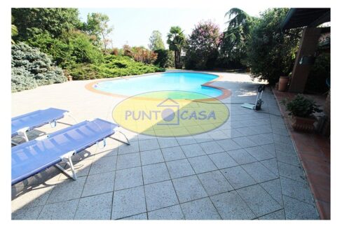 Borghetto Lodigiano. Vendesi casale con piscina e terreno. Riferimento 389 (6)