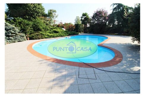 Borghetto Lodigiano. Vendesi casale con piscina e terreno. Riferimento 389 (9)