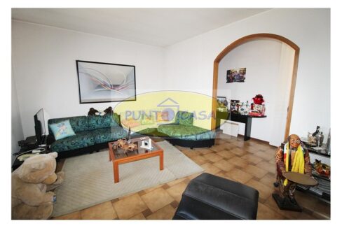 Graffignana. Vendesi casa indipendente con due appartamenti. Riferimento 7787 (13)