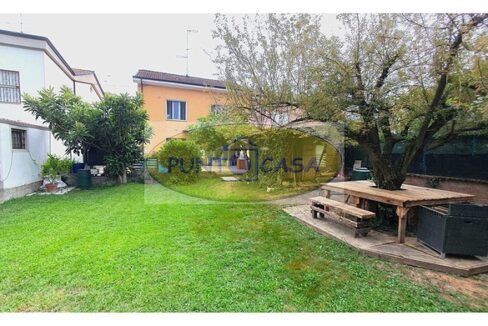 Vendesi villa bifamiliare a Lodi
