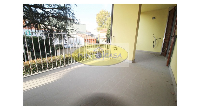 Lodi. Trilocale con terrazzo coperto. Rif. 3423