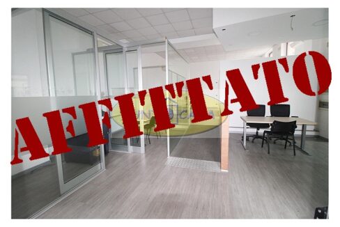 Lodi affittasi ufficio con vetrina
