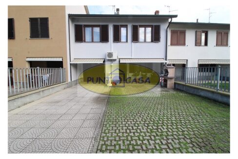 Ossago Lodigiano. Vendesi villa a schiera con giardino privato. Riferimento 8710 (7)