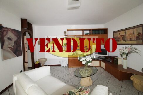VENDITA. Appartamento trilocale con box doppio. Viale Genova n. 4 LODI - RIFERIMENTO 304 (12)