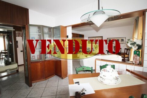 VENDITA. Appartamento trilocale con box doppio. Viale Genova n. 4 LODI - RIFERIMENTO 304 (15)