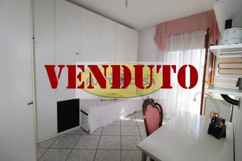 VENDITA. Appartamento trilocale con box doppio. Viale Genova n. 4 LODI - RIFERIMENTO 304 (25)