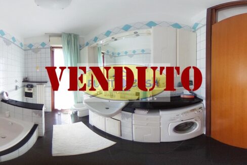 VENDITA. Appartamento trilocale con box doppio. Viale Genova n. 4 LODI - RIFERIMENTO 304 (32)