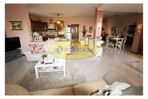 Vendesi a Borghetto Lodigiano appartamento quadrilocale in villa, possibilità 2 appartamenti. Riferimento 390 (12)