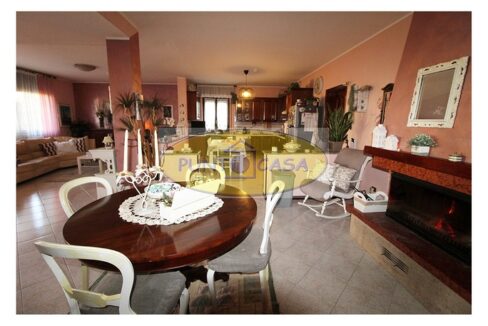 Vendesi a Borghetto Lodigiano appartamento quadrilocale in villa, possibilità 2 appartamenti. Riferimento 390 (19)