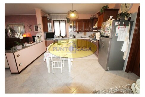 Vendesi a Borghetto Lodigiano appartamento quadrilocale in villa, possibilità 2 appartamenti. Riferimento 390 (22)