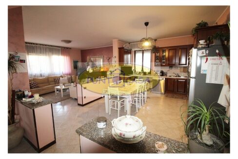 Vendesi a Borghetto Lodigiano appartamento quadrilocale in villa, possibilità 2 appartamenti. Riferimento 390 (24)