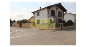 Vendesi villa a Cervignano D'Adda