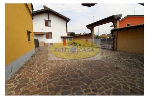 Vendesi a Cervignano d'Adda villa signorile con magazzino e ampio giardino. riferimento 8425 (5)