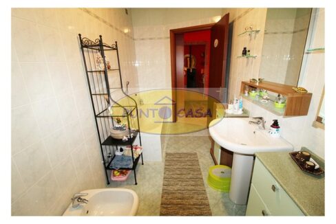 Vendesi appartamento con 2 bagni a Livraga - riferimento 498 (40)