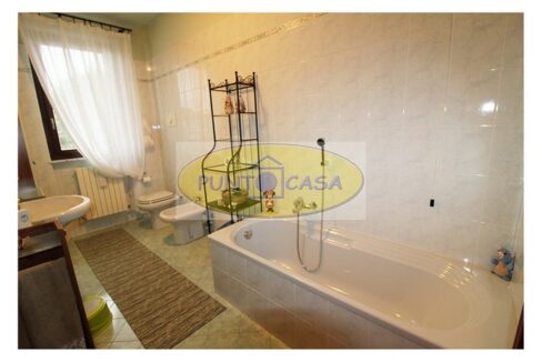Vendesi appartamento con 2 bagni a Livraga - riferimento 498 (44)
