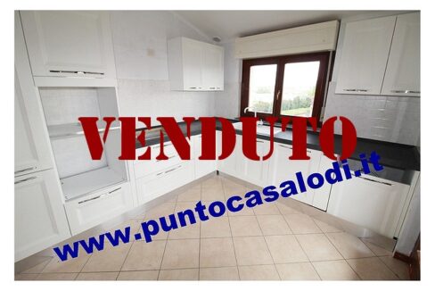 Vendesi trilocale con due bagni e terrazzo a Lodi in via San Fereolo n. 16 - riferimento 3094 (14)