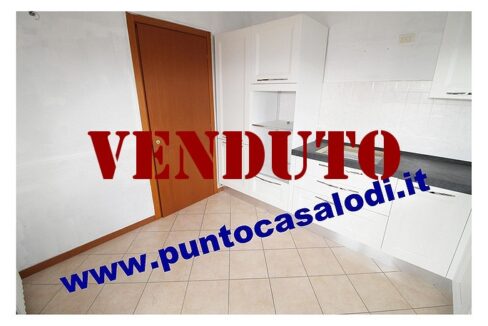 Vendesi trilocale con due bagni e terrazzo a Lodi in via San Fereolo n. 16 - riferimento 3094 (16)