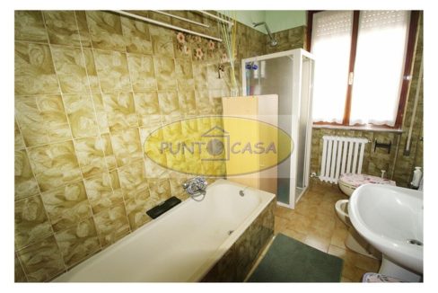 vendesi appartamento in villa a Borgo San Giovanni (38)