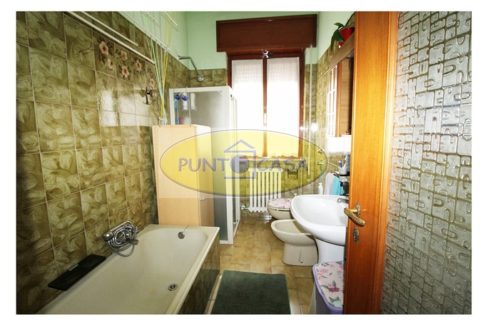 vendesi appartamento in villa a Borgo San Giovanni (39)